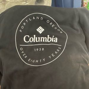Like new, Columbia mens hoodie. Size large